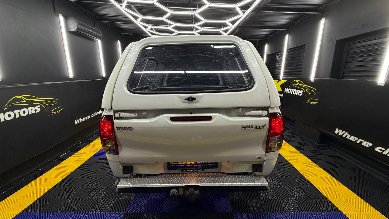 Toyota Hilux 2.4GD (Aircon)