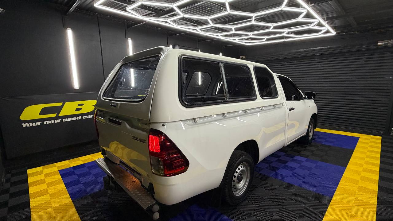 Toyota Hilux 2.4GD (Aircon)