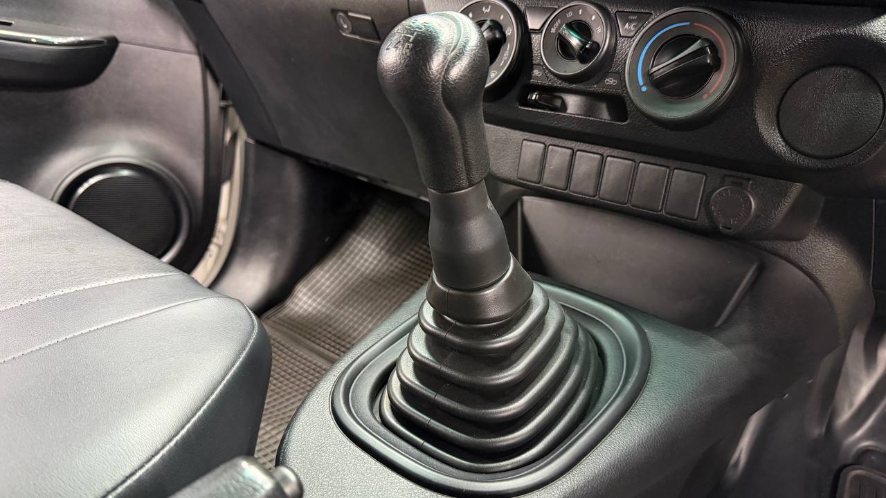 Toyota Hilux 2.4GD (Aircon)