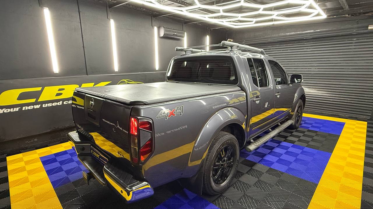 Nissan Navara 2.5dCi double cab 4x4 LE auto