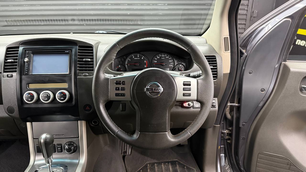 Nissan Navara 2.5dCi double cab 4x4 LE auto