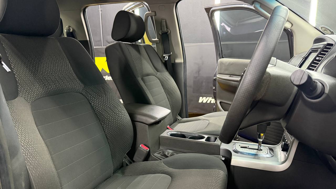 Nissan Navara 2.5dCi double cab 4x4 LE auto