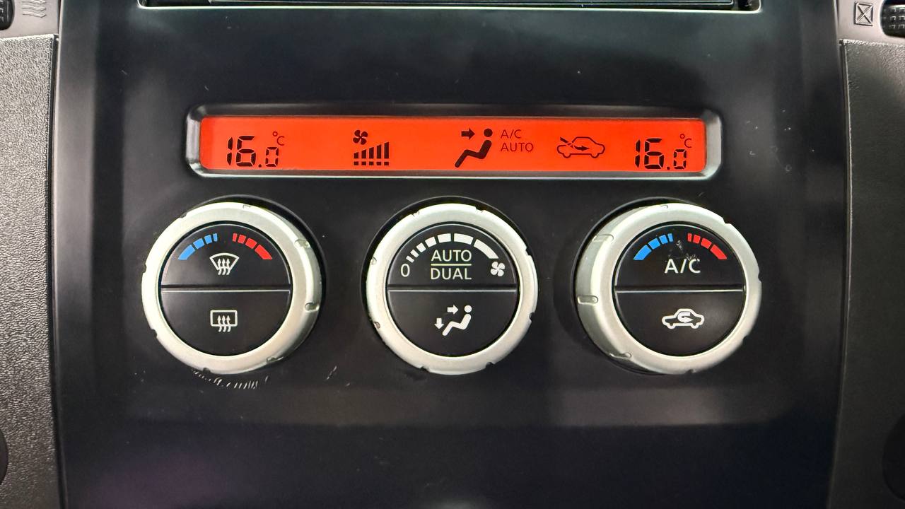 Nissan Navara 2.5dCi double cab 4x4 LE auto