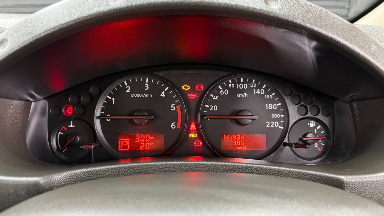 Nissan Navara 2.5dCi double cab 4x4 LE auto