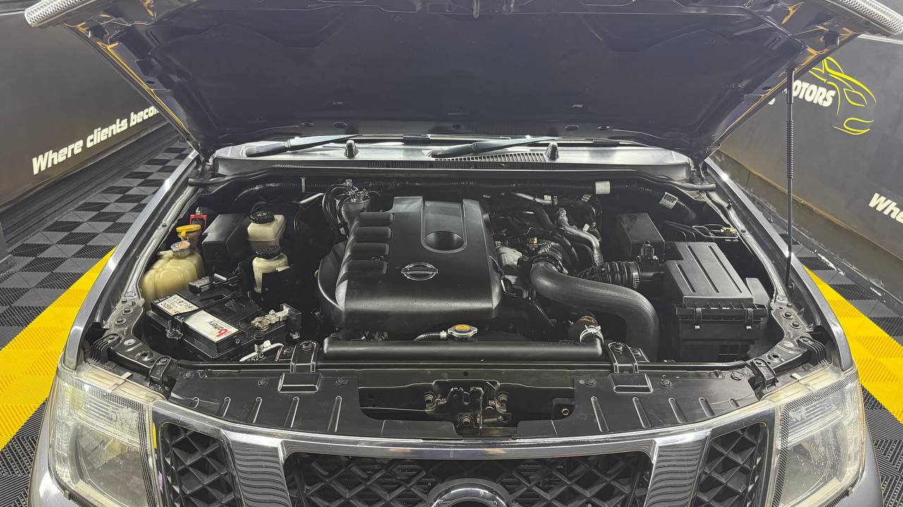 Nissan Navara 2.5dCi double cab 4x4 LE auto