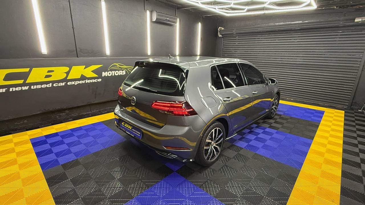 Volkswagen Golf 1.4TSI Comfortline R-Line