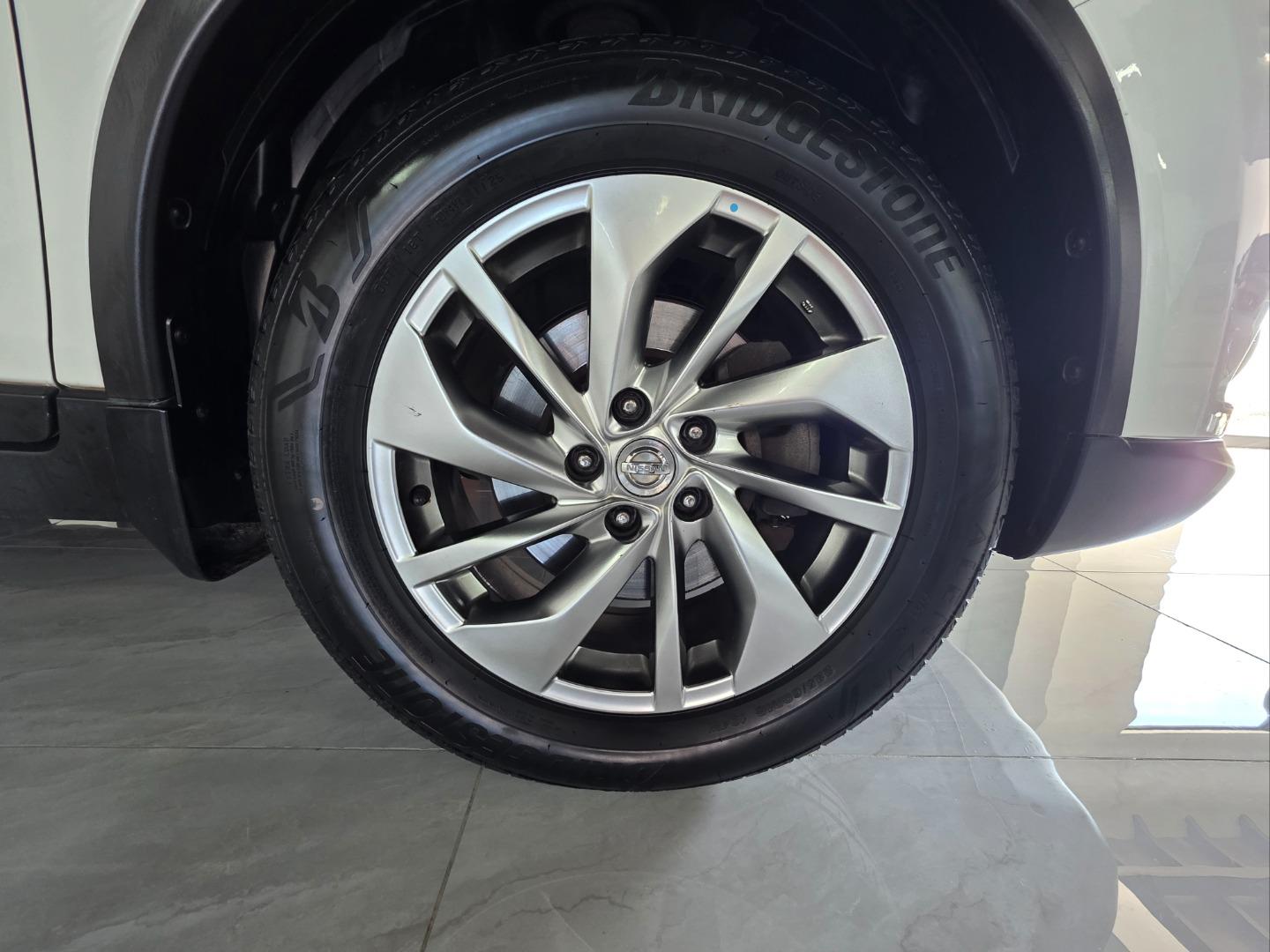 Nissan X-Trail 2.5 4x4 SE