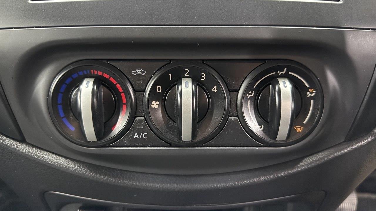 Nissan Navara 2.5DDTi XE