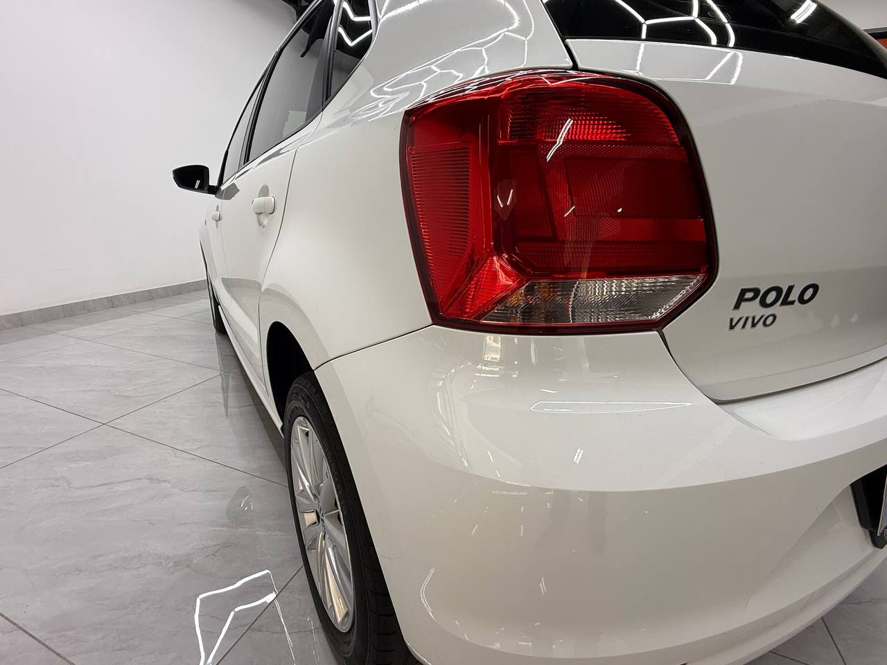 Volkswagen Polo Vivo Hatch 1.6 Comfortline Auto