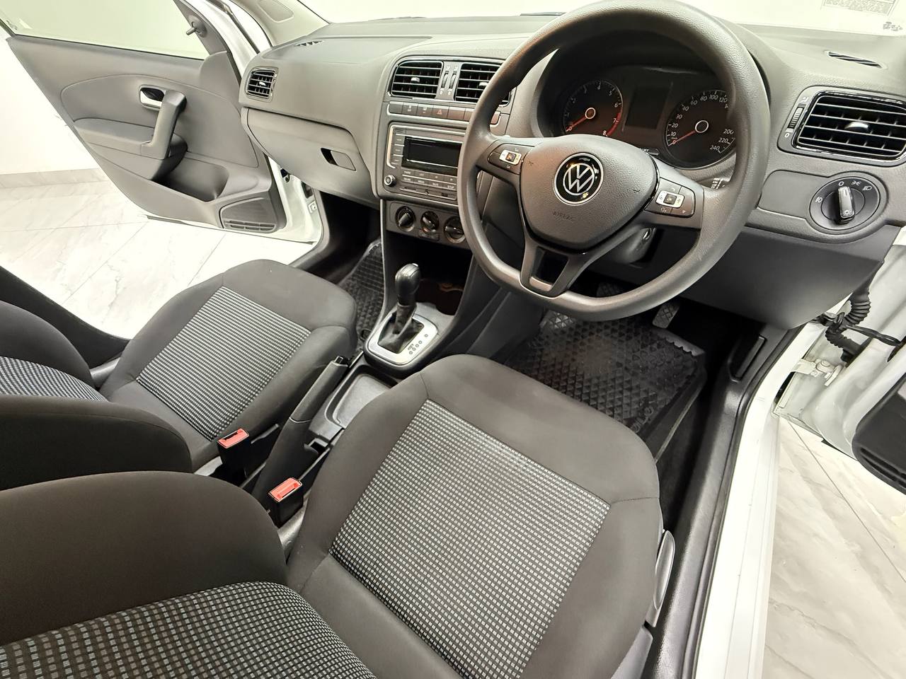 Volkswagen Polo Vivo Hatch 1.6 Comfortline Auto