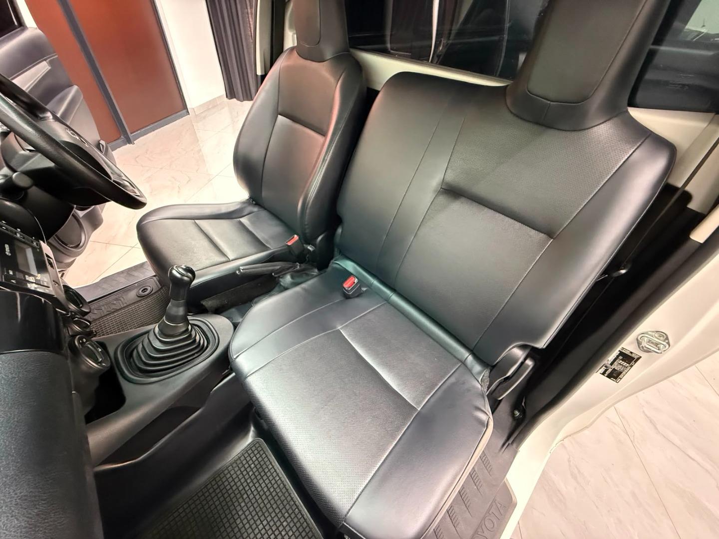 Toyota Hilux 2.4GD (Aircon)