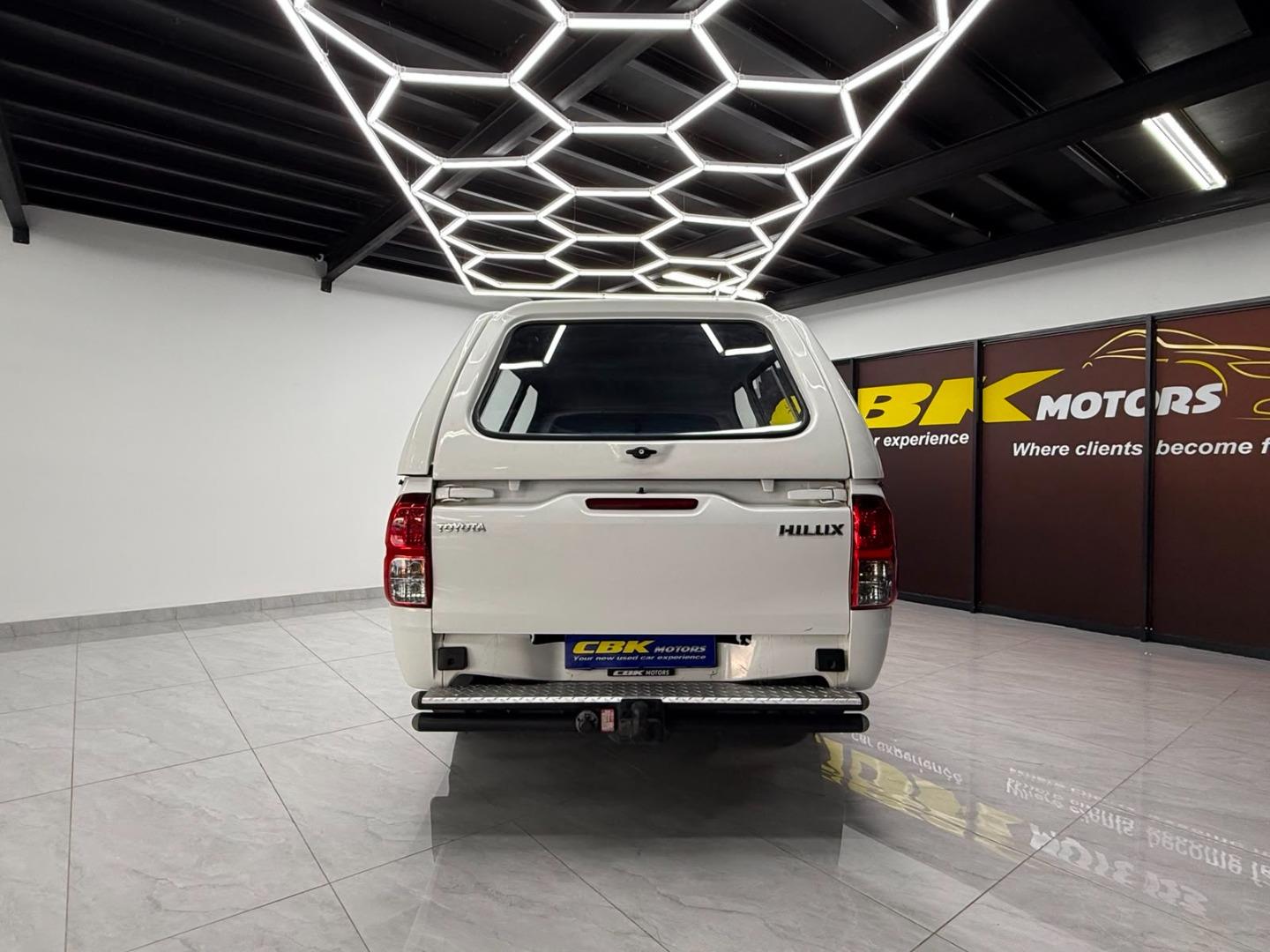Toyota Hilux 2.4GD (Aircon)