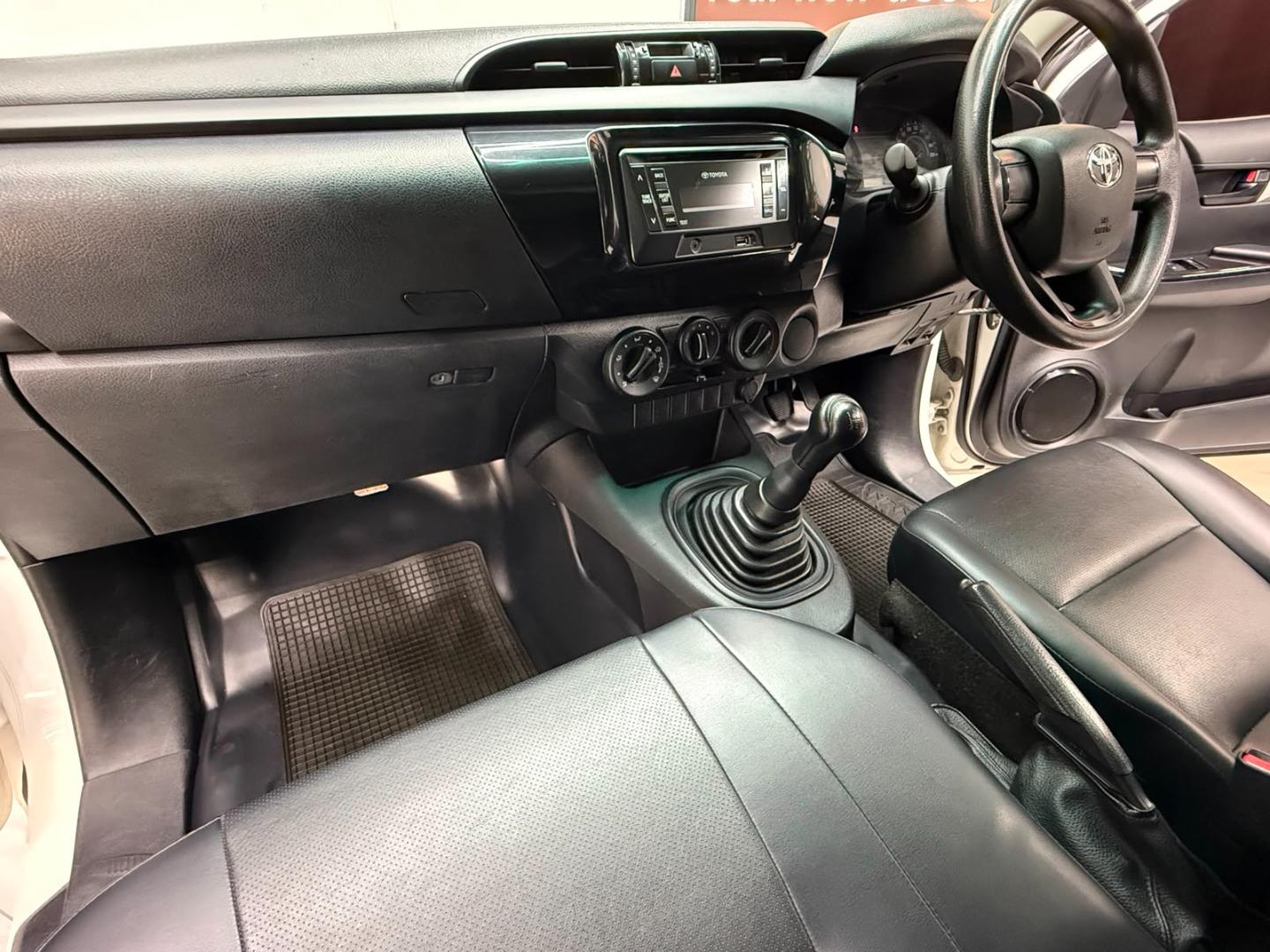Toyota Hilux 2.4GD (Aircon)