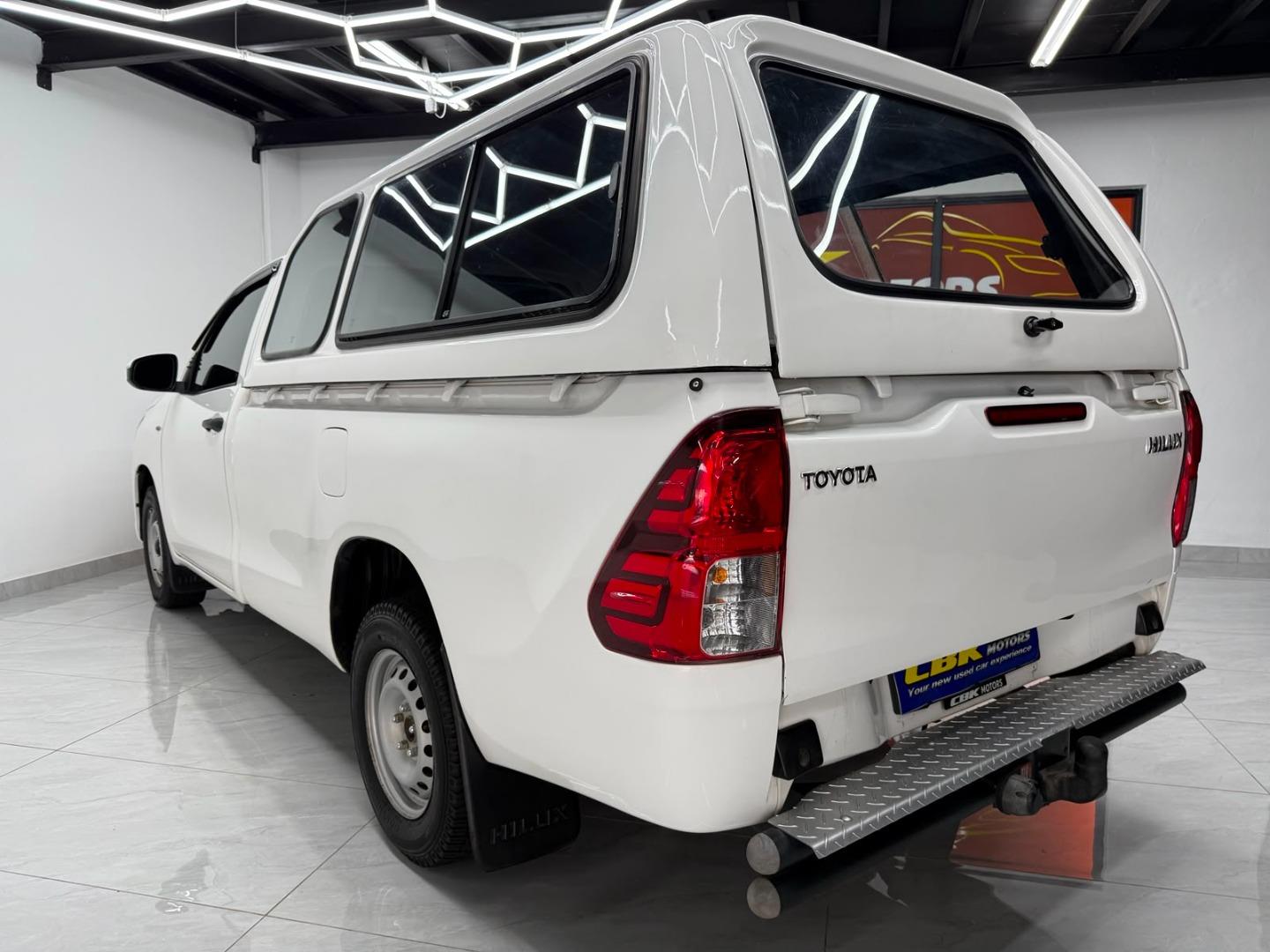 Toyota Hilux 2.4GD (Aircon)