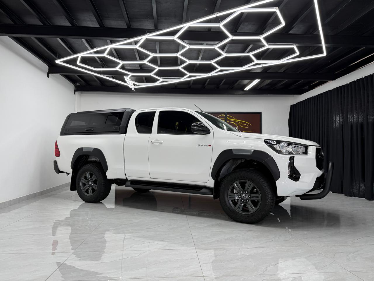 Toyota Hilux 2.4GD-6 Xtra Cab Raider Auto