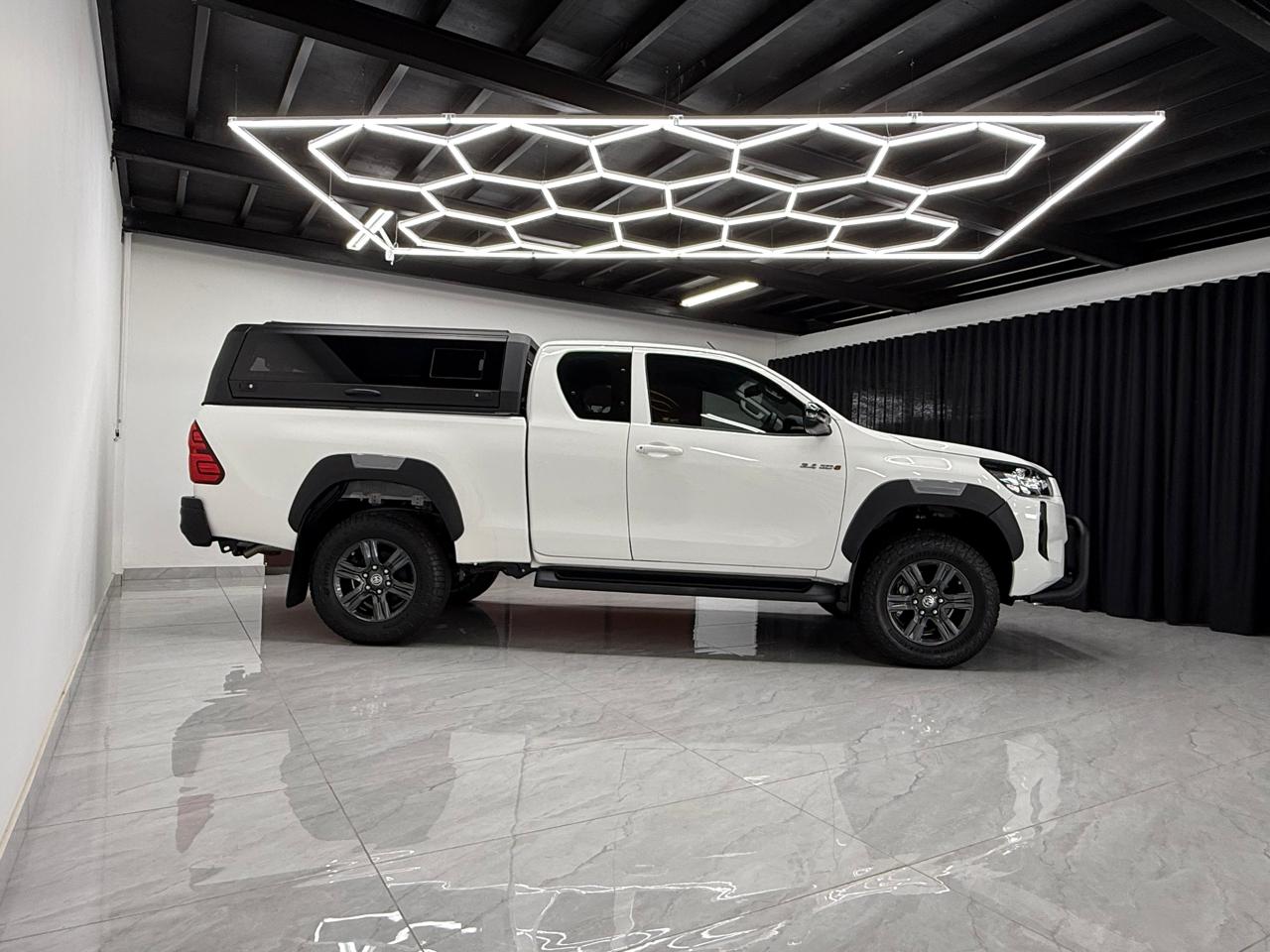 Toyota Hilux 2.4GD-6 Xtra Cab Raider Auto