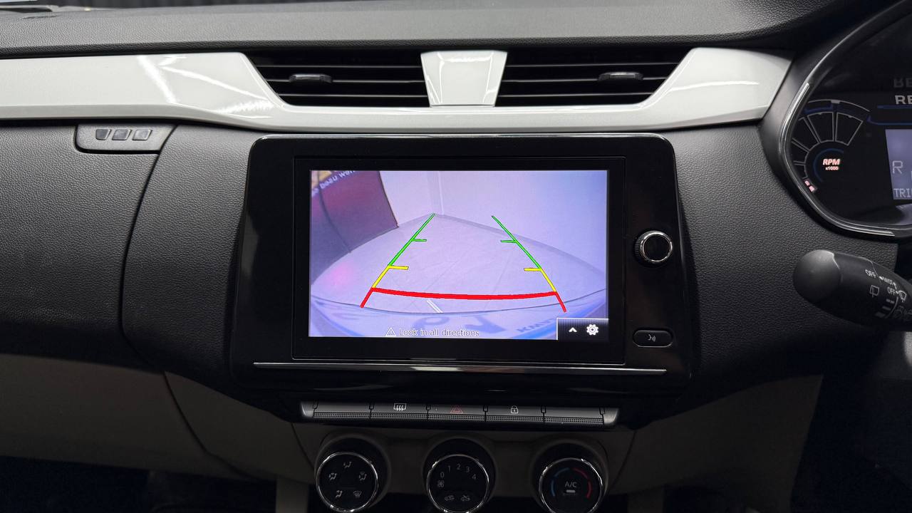 Renault Triber 1.0 Prestige Auto
