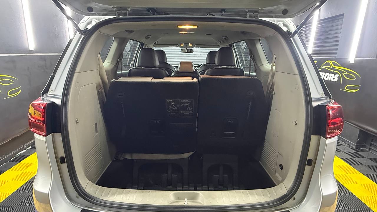 Kia Grand Sedona 2.2CRDi EX+