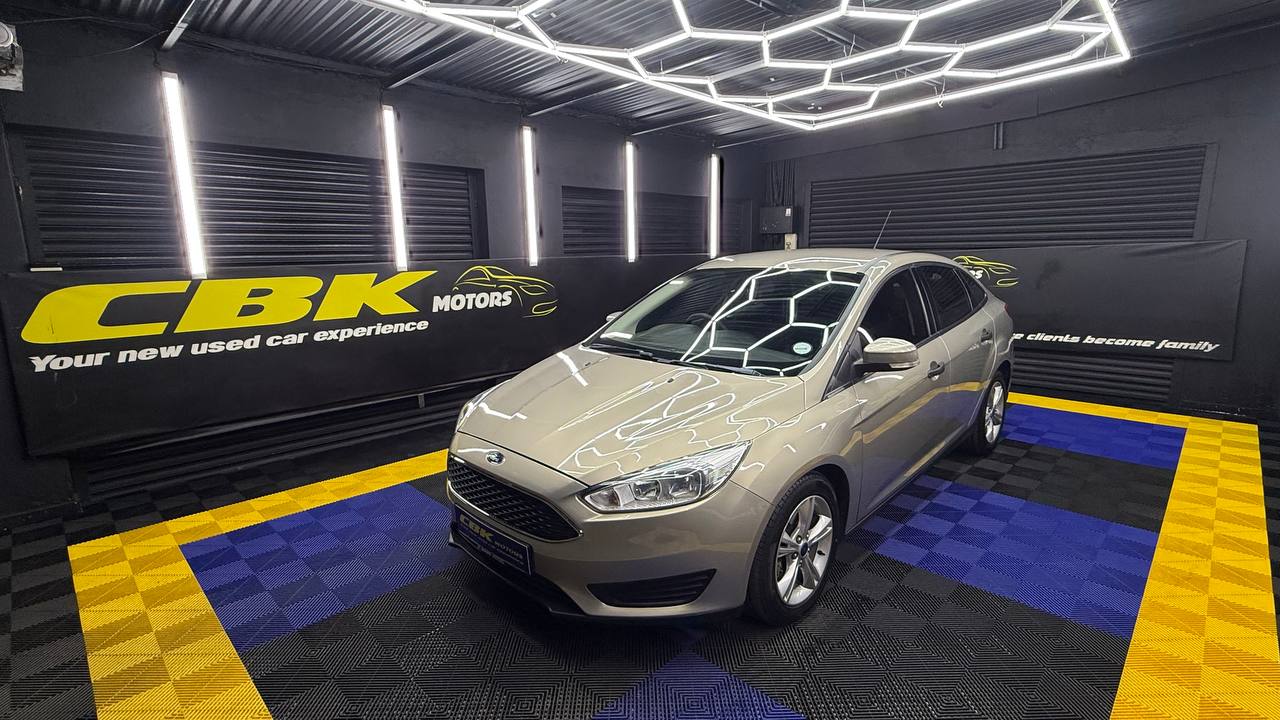 Ford Focus Sedan 1.0T Ambiente Auto