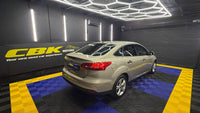 Ford Focus Sedan 1.0T Ambiente Auto
