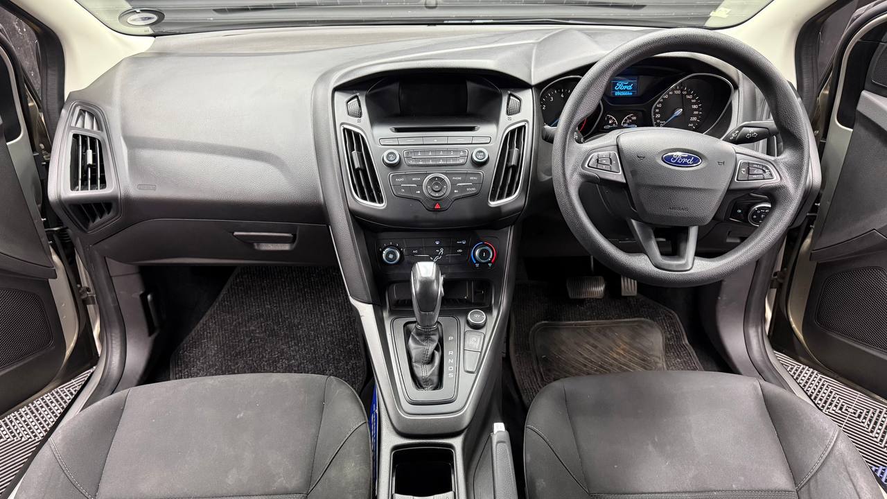 Ford Focus Sedan 1.0T Ambiente Auto