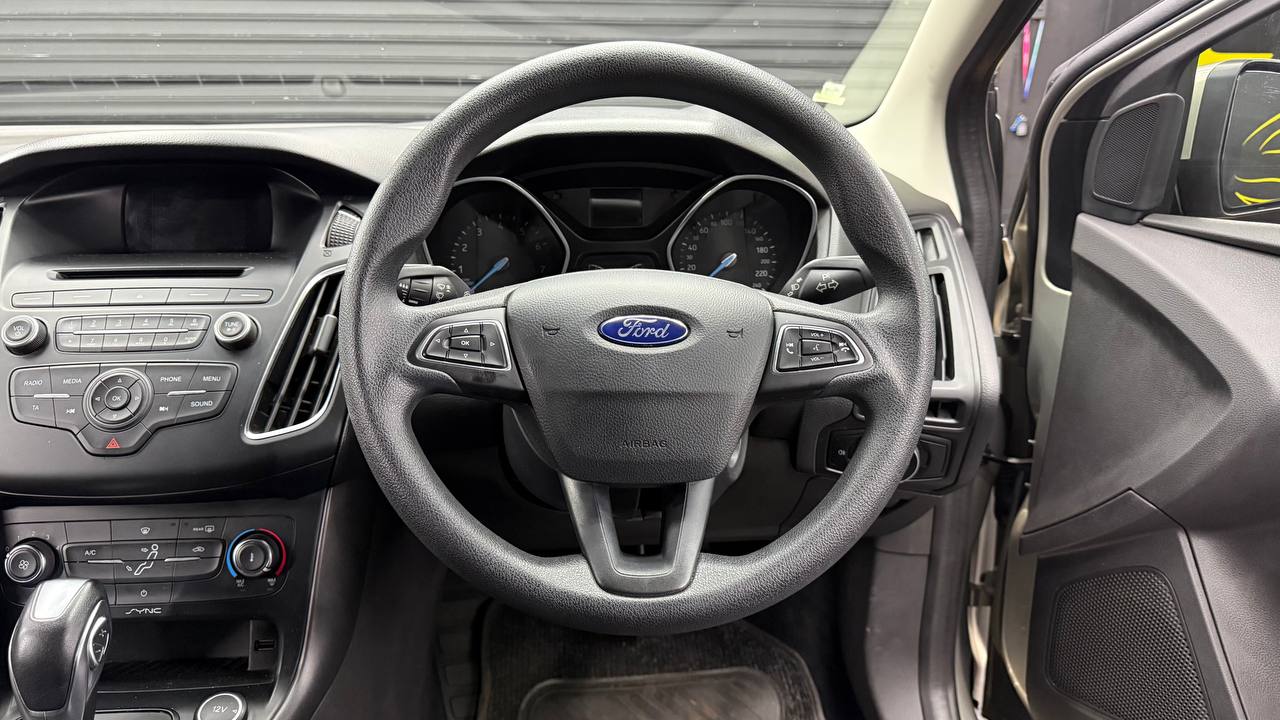 Ford Focus Sedan 1.0T Ambiente Auto