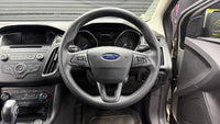 Ford Focus Sedan 1.0T Ambiente Auto