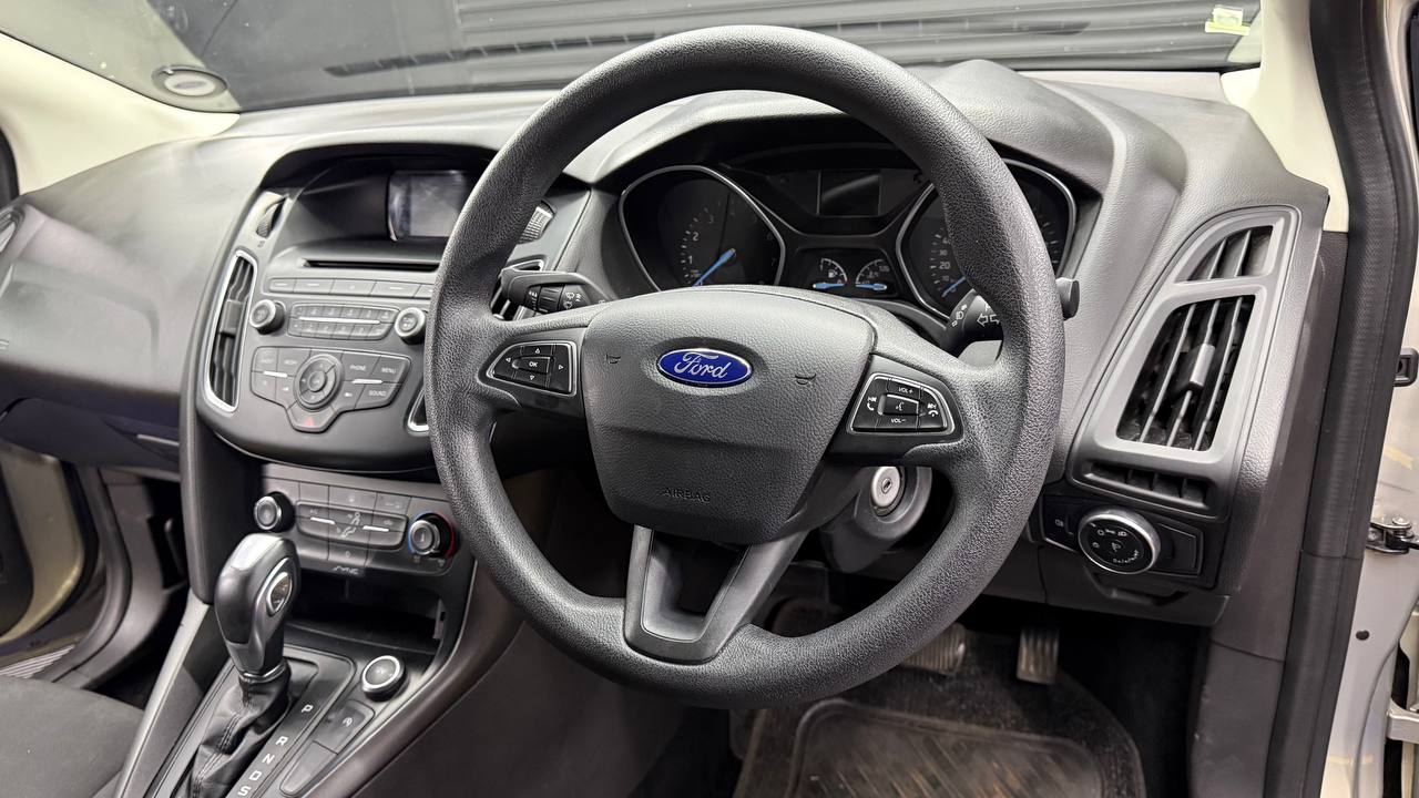 Ford Focus Sedan 1.0T Ambiente Auto
