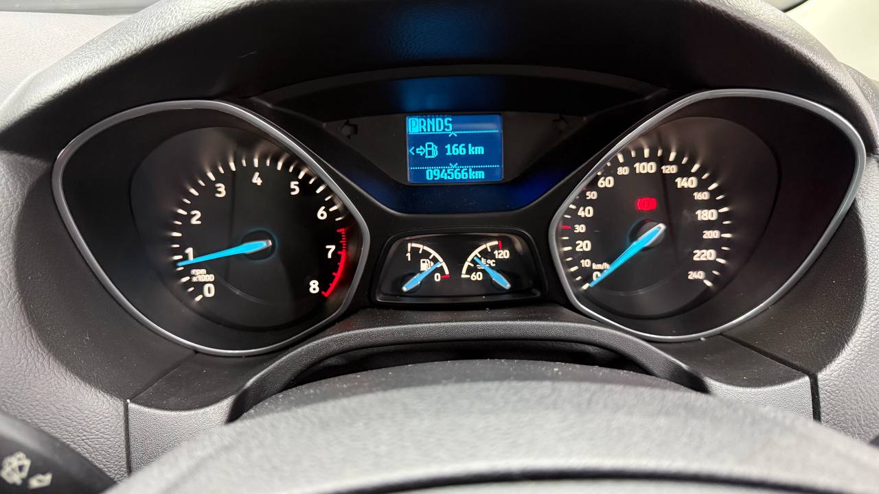 Ford Focus Sedan 1.0T Ambiente Auto