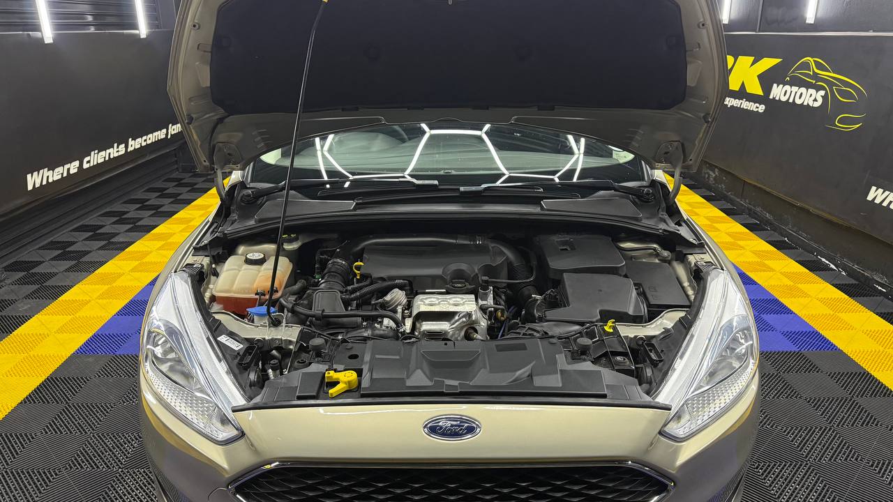 Ford Focus Sedan 1.0T Ambiente Auto