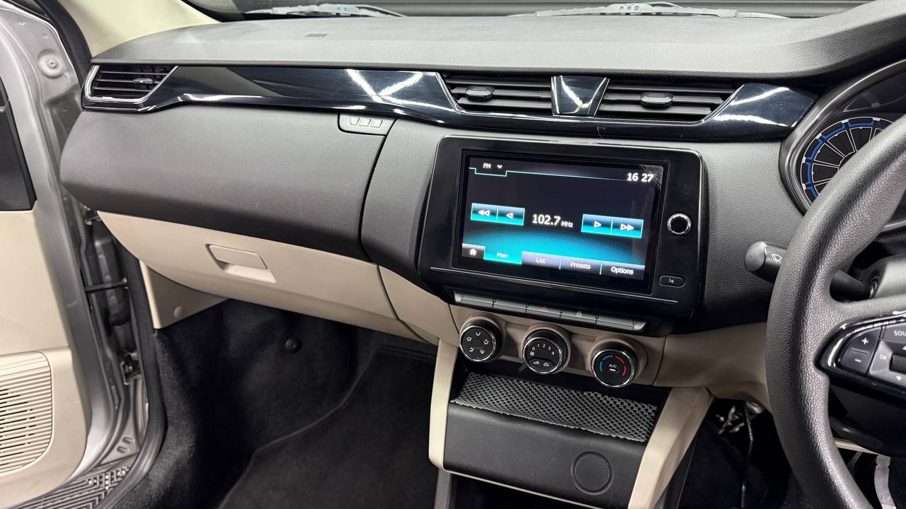 Renault Triber 1.0 Prestige