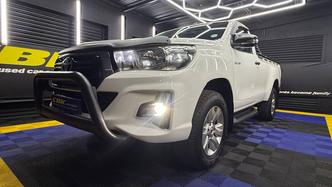 Toyota Hilux 2.4GD-6 4x4 SRX
