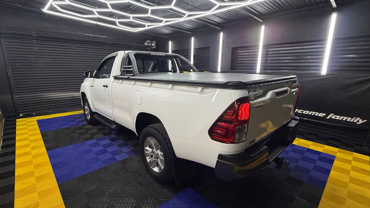 Toyota Hilux 2.4GD-6 4x4 SRX