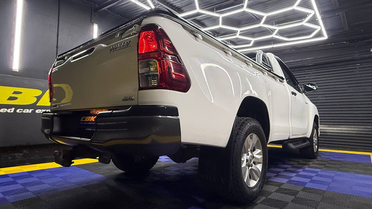 Toyota Hilux 2.4GD-6 4x4 SRX