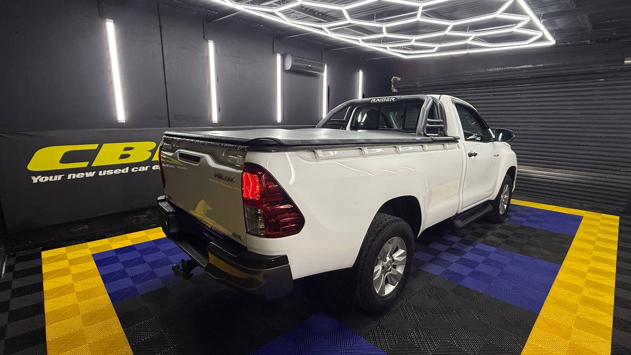 Toyota Hilux 2.4GD-6 4x4 SRX