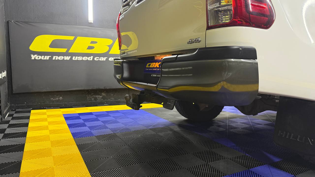 Toyota Hilux 2.4GD-6 4x4 SRX