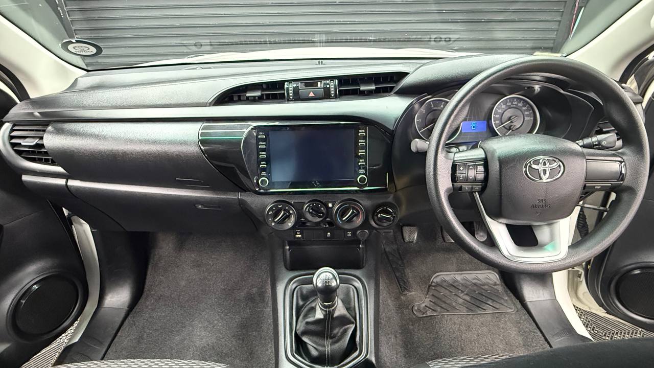 Toyota Hilux 2.4GD-6 4x4 SRX
