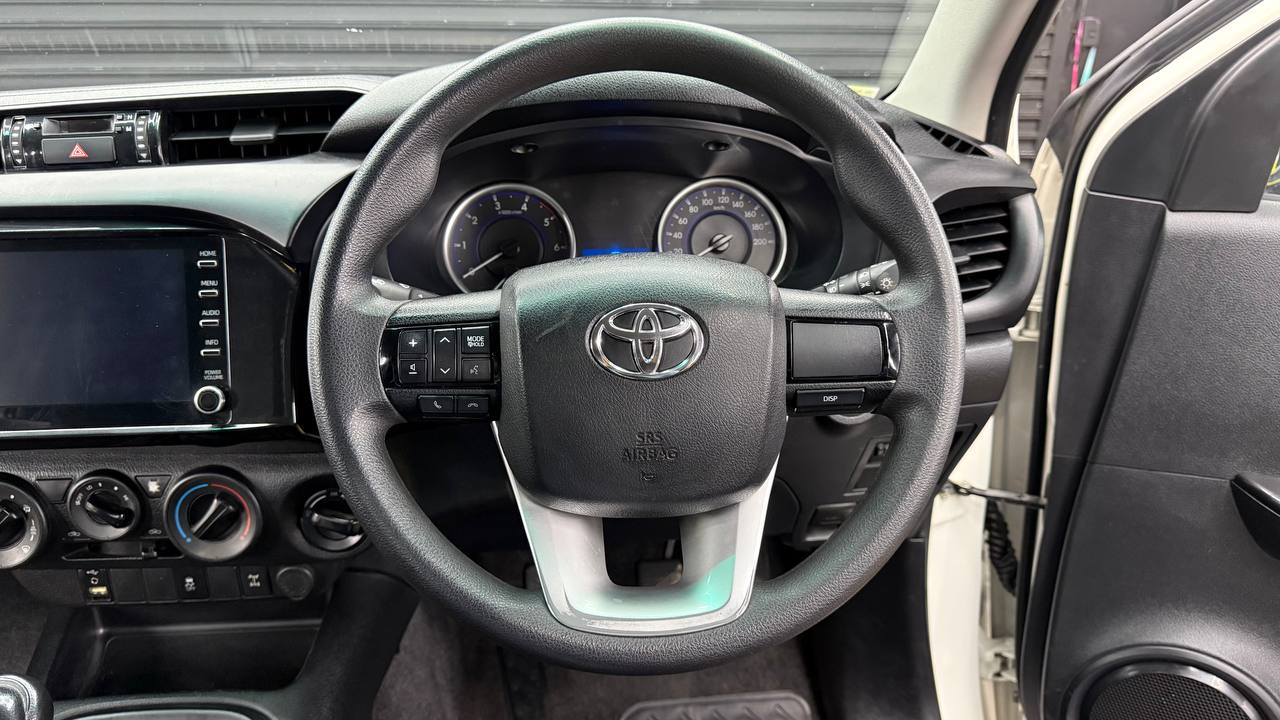 Toyota Hilux 2.4GD-6 4x4 SRX