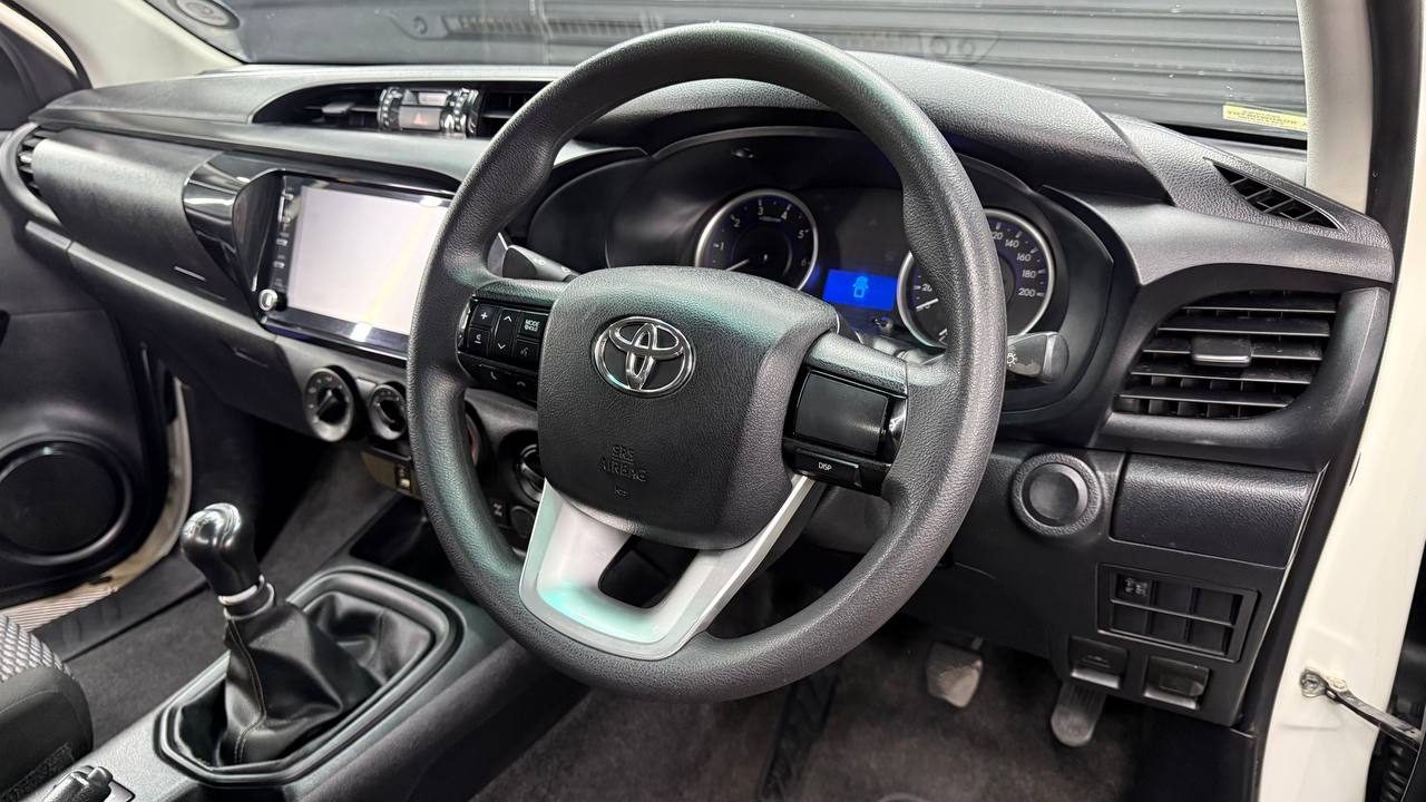 Toyota Hilux 2.4GD-6 4x4 SRX