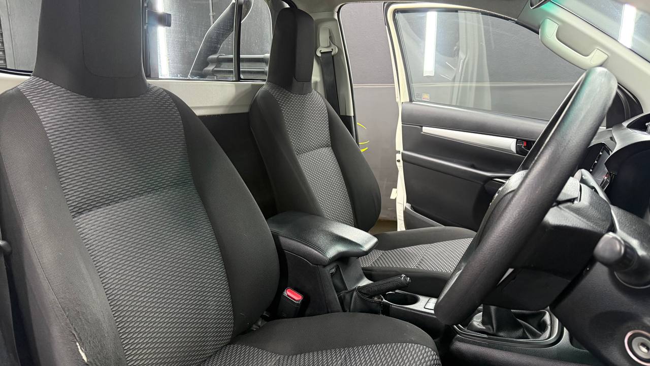 Toyota Hilux 2.4GD-6 4x4 SRX