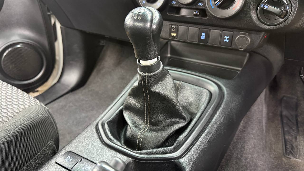 Toyota Hilux 2.4GD-6 4x4 SRX