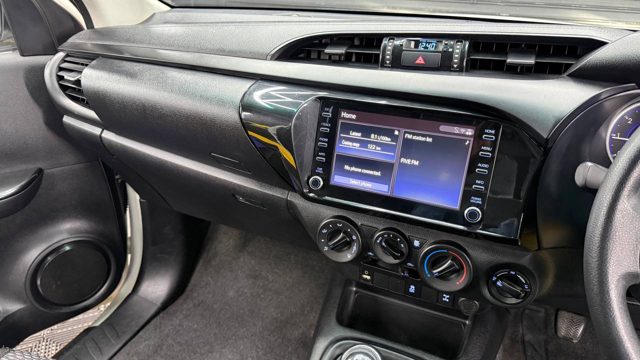 Toyota Hilux 2.4GD-6 4x4 SRX