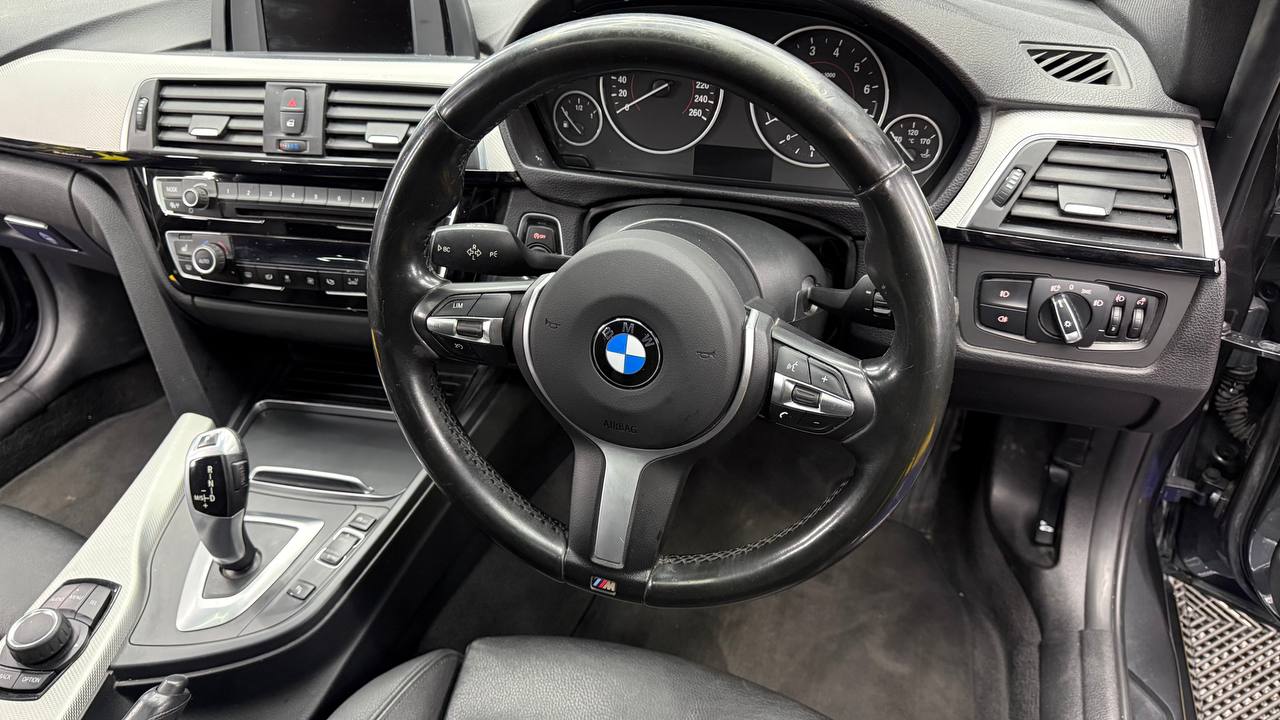 BMW - 3 Series - 320i M Sport Auto