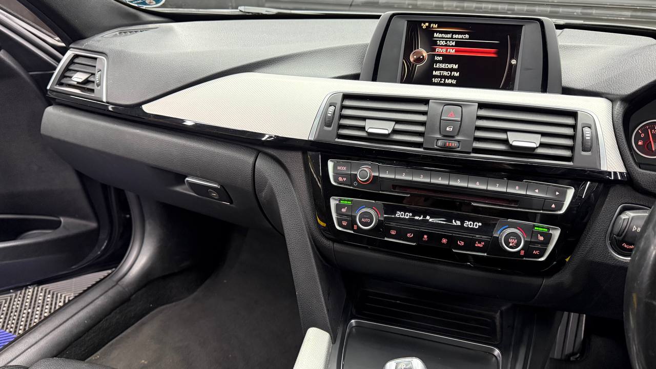 BMW - 3 Series - 320i M Sport Auto