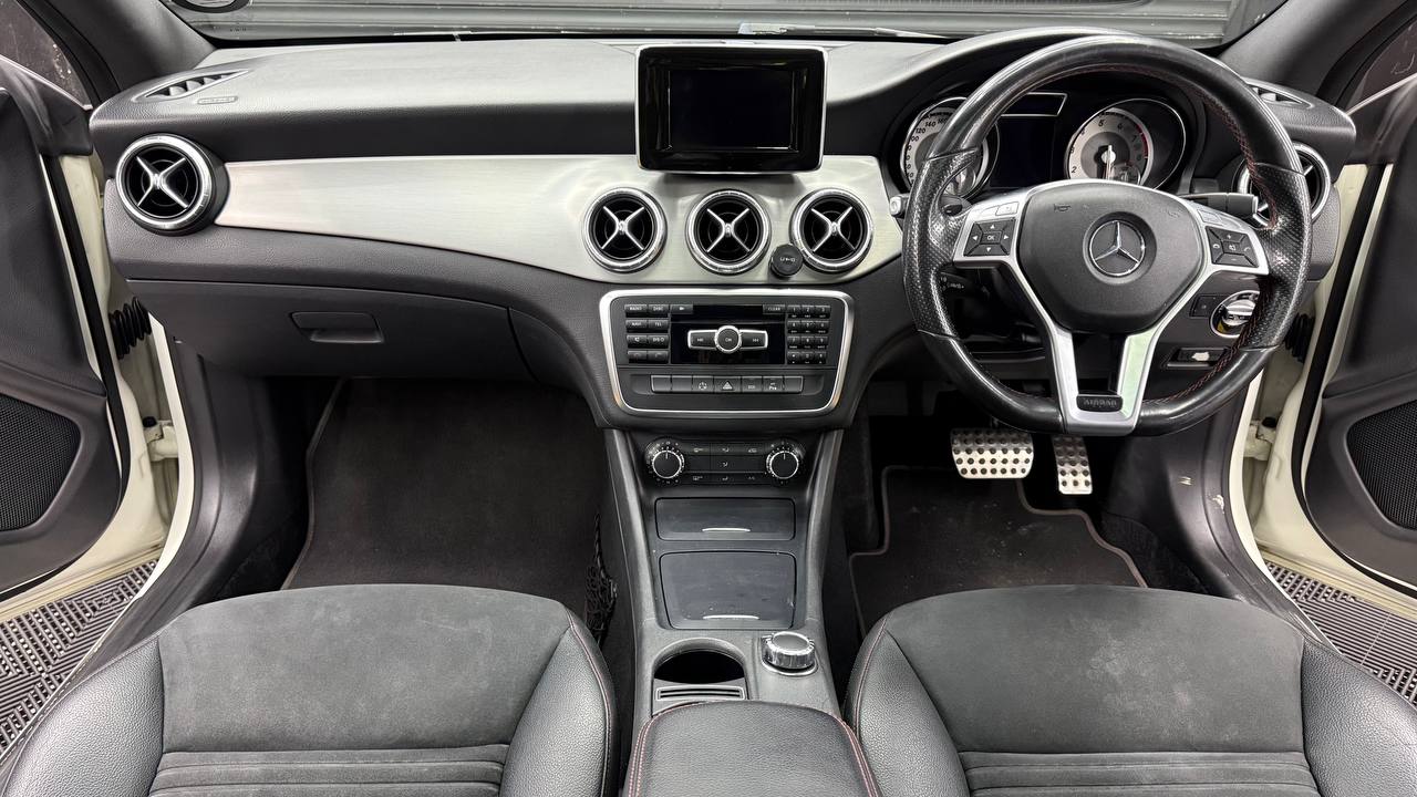 Mercedes-Benz - CLA - 180 AMG A/T