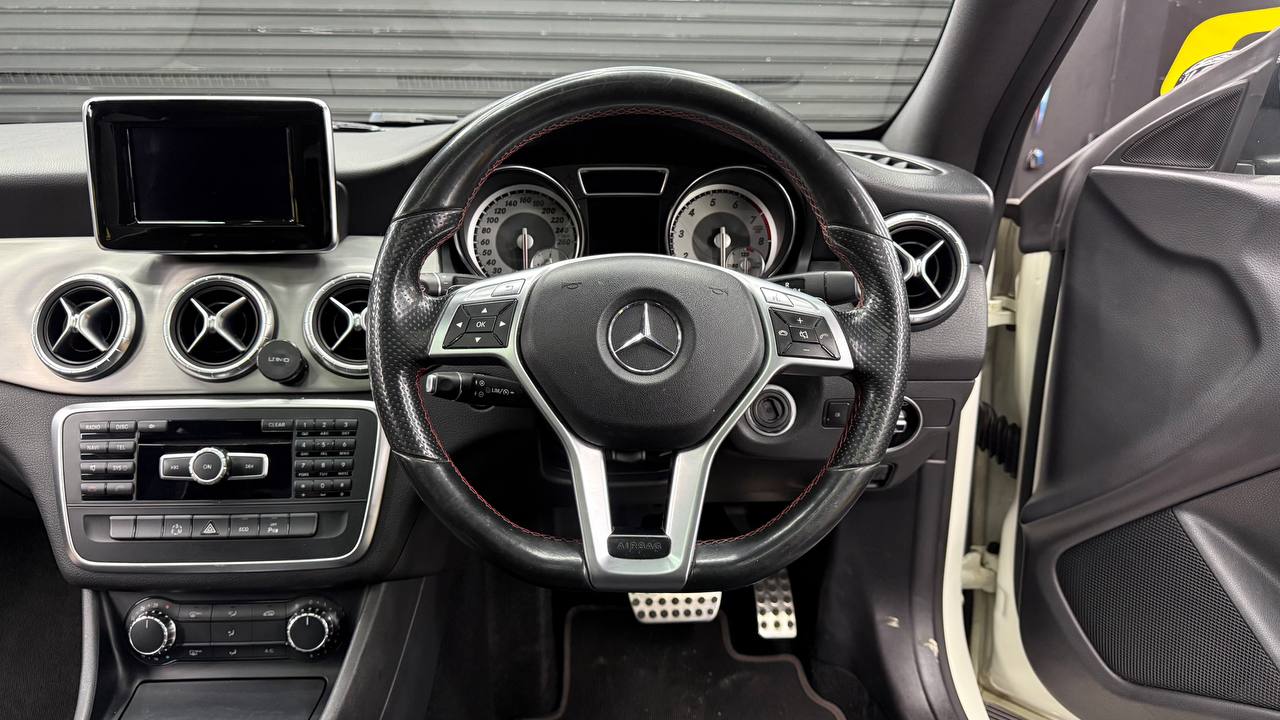 Mercedes-Benz - CLA - 180 AMG A/T