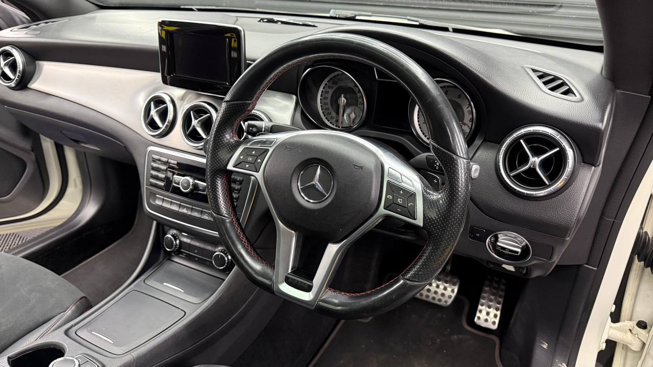 Mercedes-Benz - CLA - 180 AMG A/T
