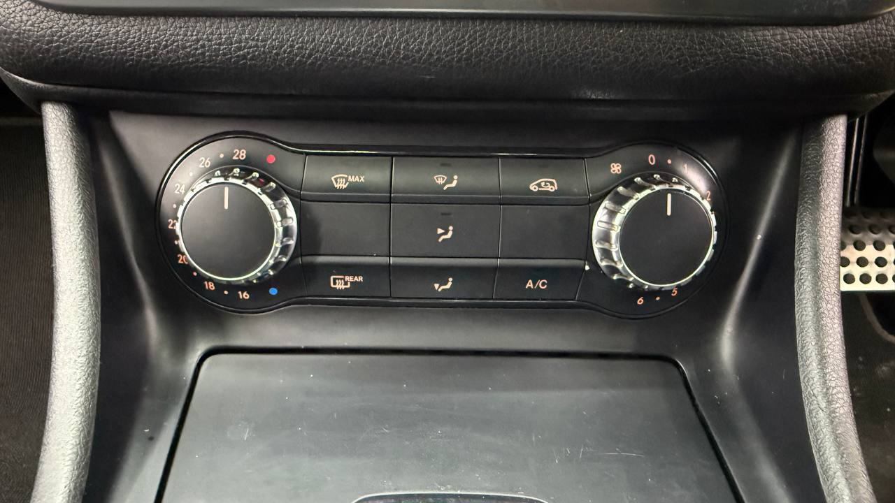Mercedes-Benz - CLA - 180 AMG A/T