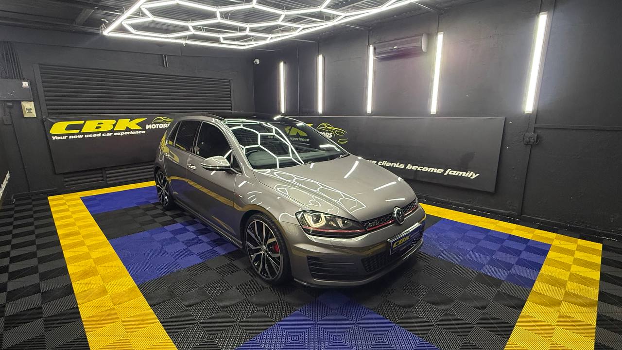 Volkswagen - Golf - GTI