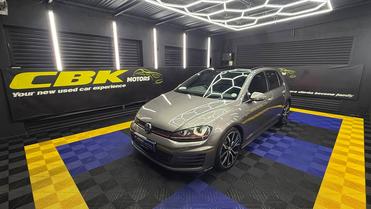 Volkswagen - Golf - GTI